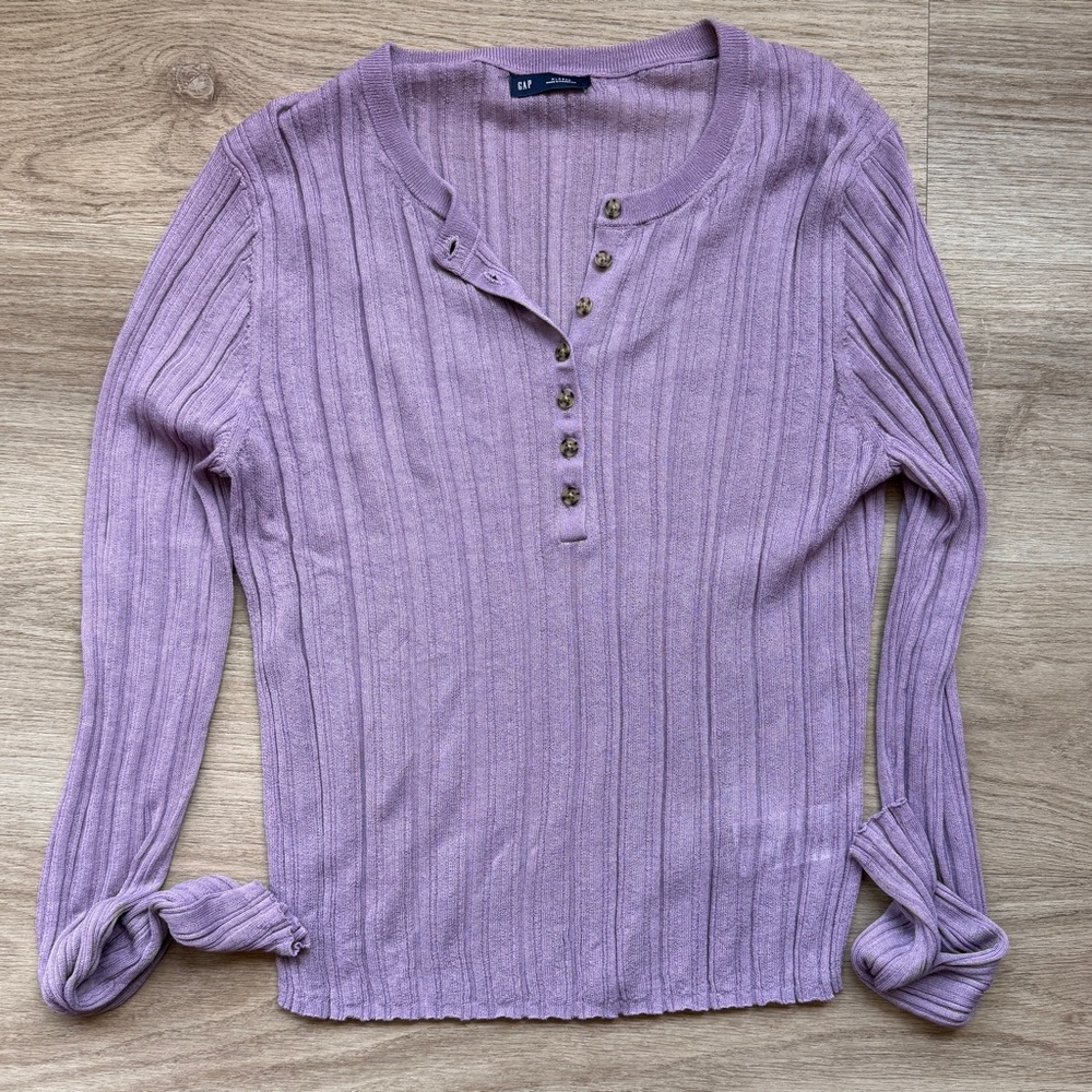 GAP Women's Lavender Ribbed tissue weight Henley Top size extra large